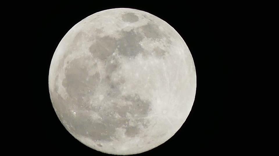 La luna. Foto di Alberto Blisa